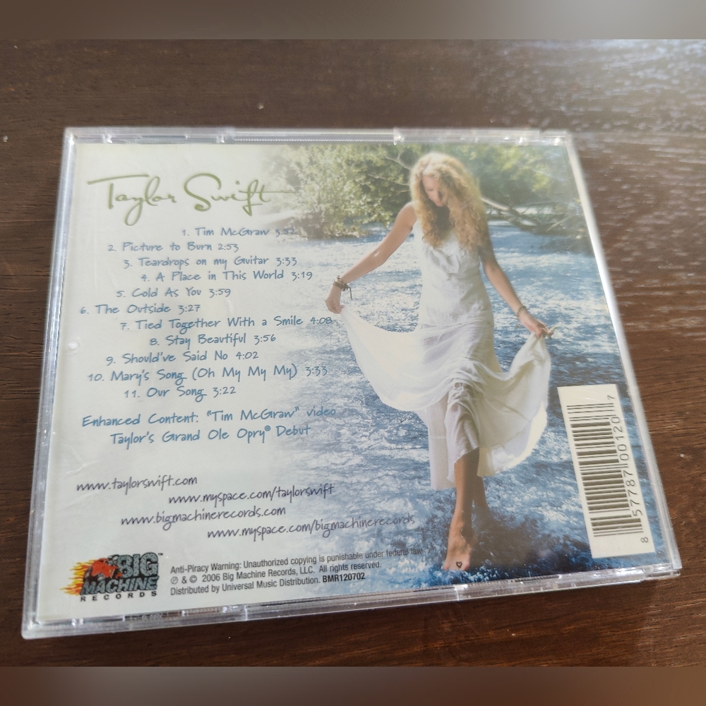 Taylor Swift Debut Self Titled CD 2006. Excellent Condition. - Picture 2 of 6
